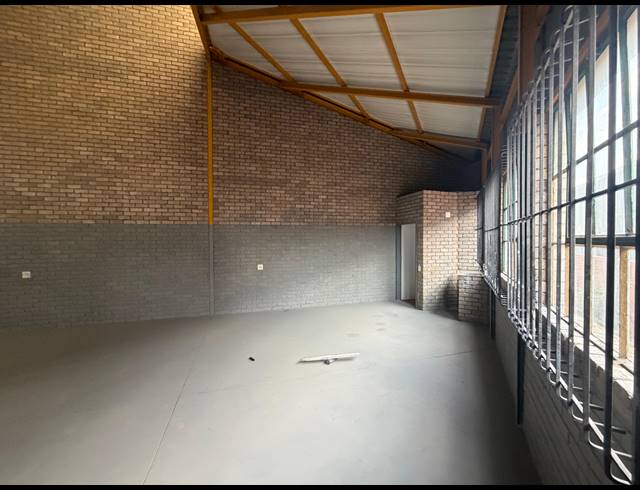 136M² WAREHOUSE TO LET IN HALFWAY HOUSE